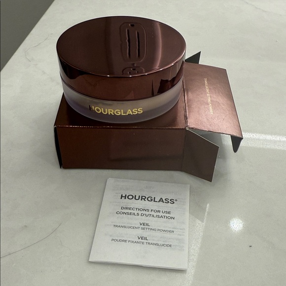 Hourglass Setting Powder - Picture 1 of 1